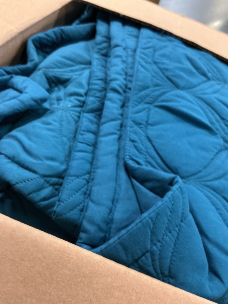 Condition photo showing Good Condition for Litanika Oversized King Quilt Bedding Set,120x120Inch Super King Teal Blue Comforter Bedspreads Lightweight Bed Coverlets Boho Bedding Cover Decor All Season, 3 Pieces (1 Quilt, 2 Pillowcases) Teal Blue Super King