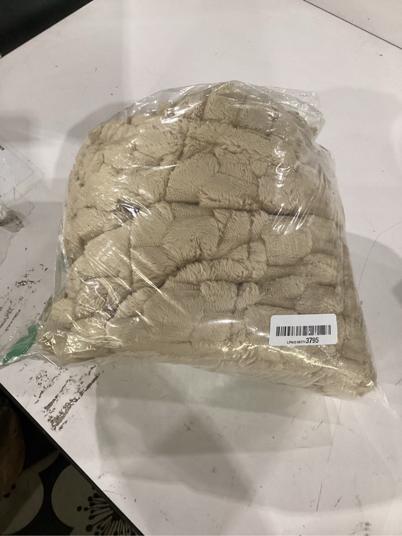 Condition photo showing Good Condition for light brown faux fur throw blanket