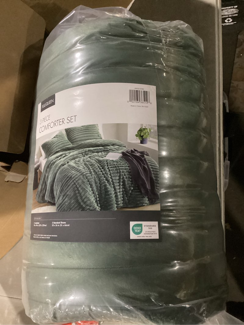 Condition photo showing New/Like New for intelligent design queen comforter set, cozy plush bedding, microfiber reverse, 3 piece, lightweight, super soft ribbed velvet comforter 2 shams, all season fluffy bed set, avril, full/queen green