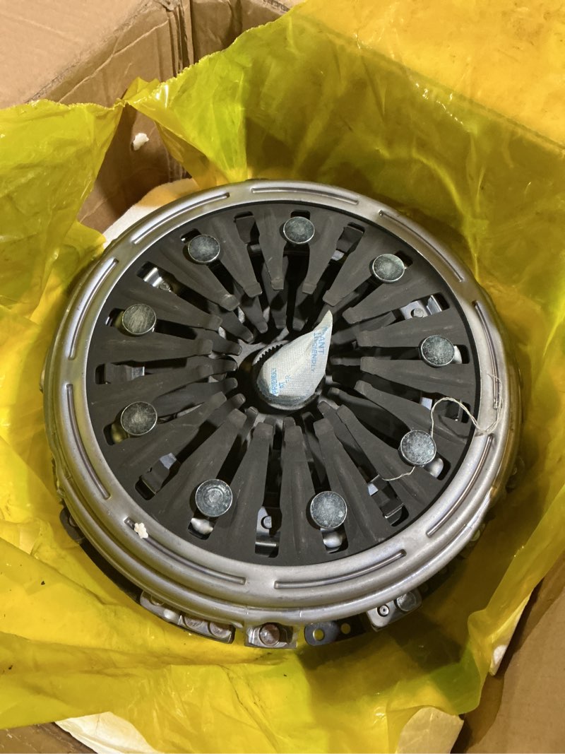 Condition photo showing Good Condition for 41200-2d220 double clutch set clutch pressure plate replace compatible with hyun-dai tucson sonata veloster kon-a elantra ki-a for-te sou-l ev 2015-2020