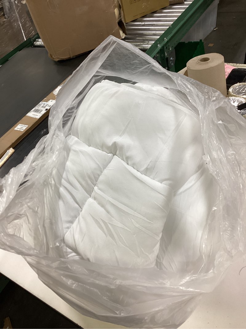 Condition photo showing New/Like New for Ultra Soft Full Size Mattress Topper - Viscose Made from Bamboo Pillow Top Mattress Pad for Back Pain Relief - Naturally Cooling for Hot Sleepers, Green Green Full