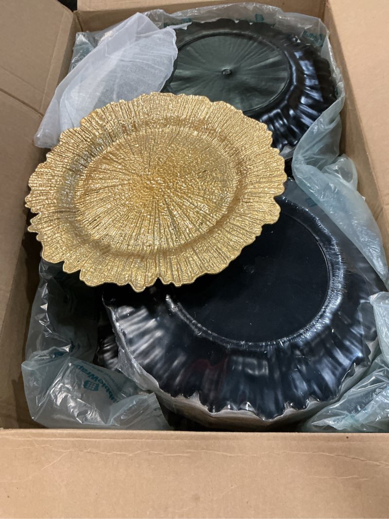 Condition photo showing New/Like New for MAONAME 13" Gold Charger Plates Set of 100, Plastic Reef Plate Chargers Bulk, Round Charger for Dinner Plates, Table Chargers for Wedding Decor 100 Gold