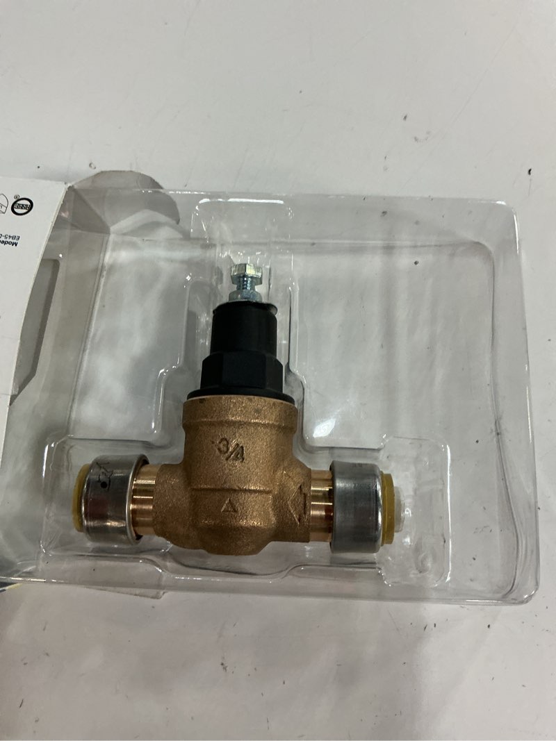 Condition photo showing Good Condition for sharkbite 3/4-in push-to-connect brass pressure regulator valve