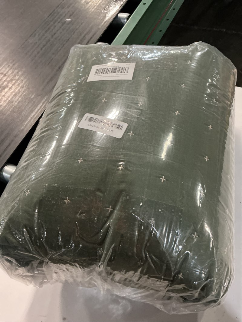 Condition photo showing New/Like New for wdcozy california oversized cal king size quilt bedding sets with 2 pillow shams, lightweight soft bedspread coverlet bed cover for all season, 3 pieces, 116x106 inches, moss green moss green california king