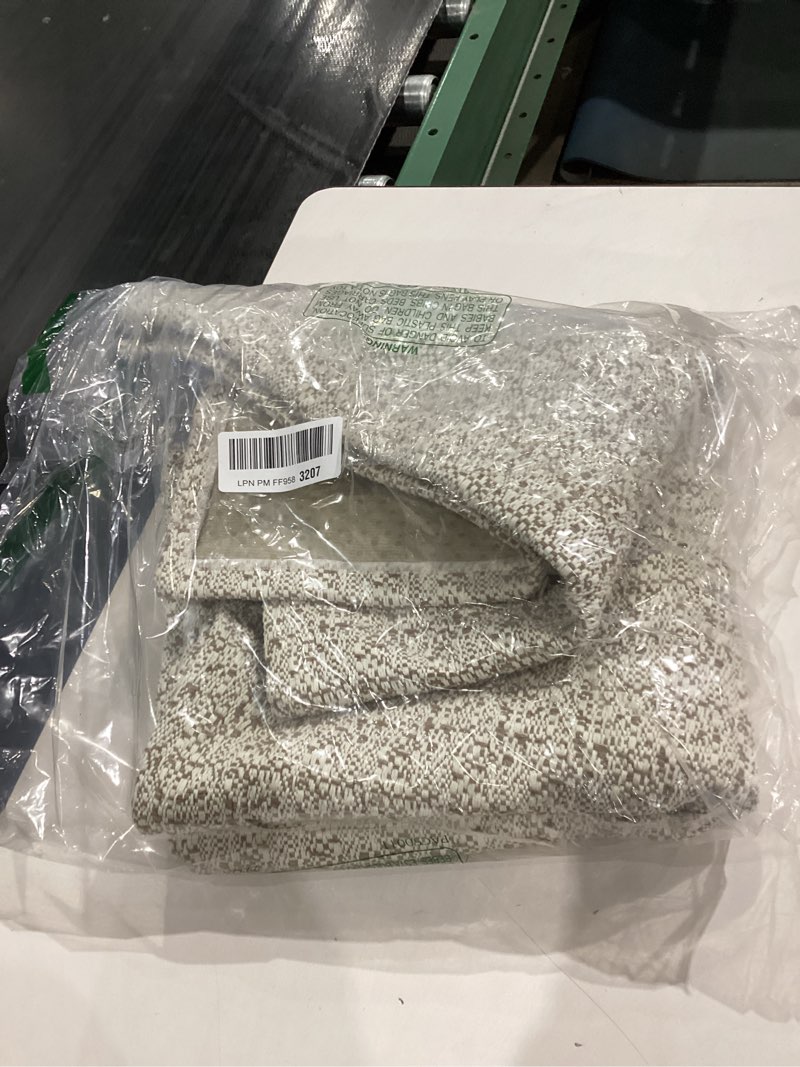 Condition photo showing Good Condition for Collive Hallway Runner Rug 2x6 Kitchen Runner Rugs Non Slip Rubber Backed Tan Cotton Carpet Washable Farmhouse Rug Runners for Hallways Boho Floor Runners for Bedroom Entryway Laundry Natural 2'x6'(Rectangular)