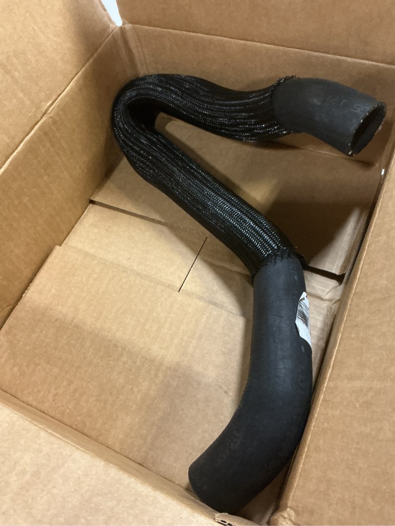 Condition photo showing Good Condition for Dayco 72488 Curved Radiator Hose