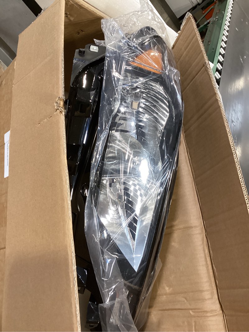 Condition photo showing Good Condition for passenger halogen headlight assembly compatible with colorado wt/lt/trail boss 2023-2025 front right side headlamp replacement 85045267 87818227