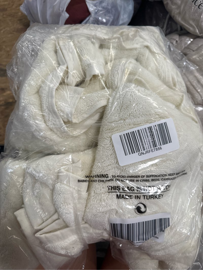 Condition photo showing Good Condition for ultra luxe plush bath towel bundle, one size, ivory