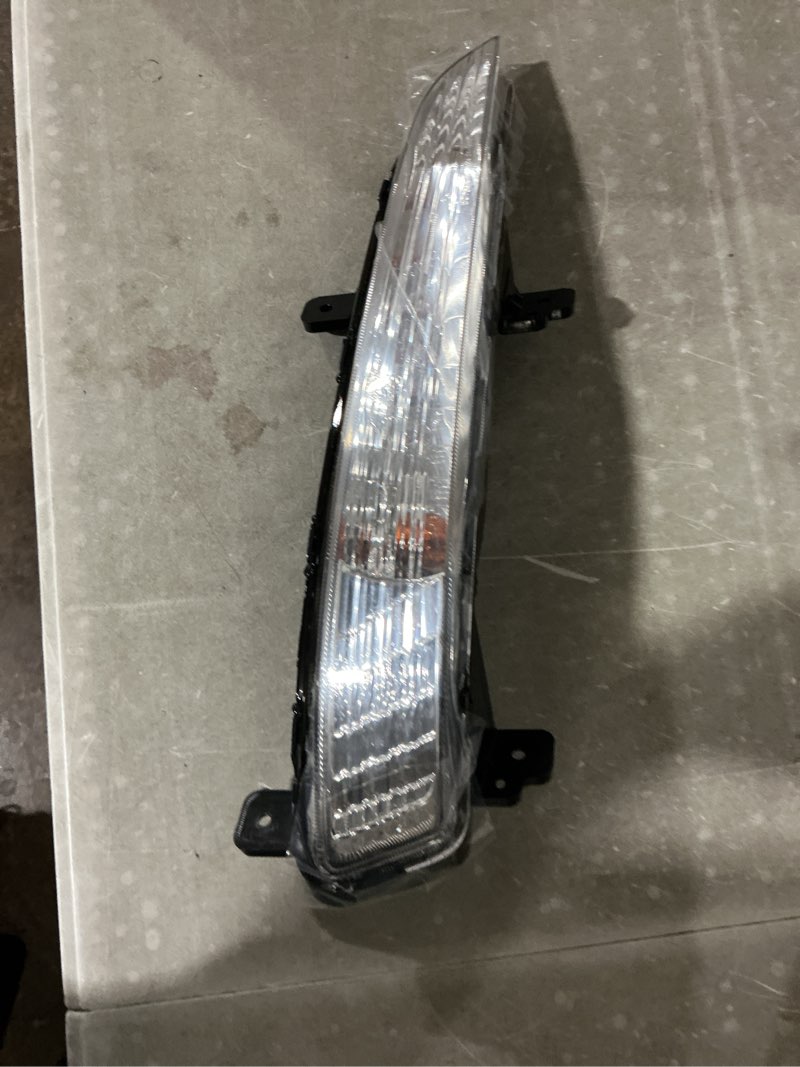 Condition photo showing Good Condition for chevrolet traverse turn signal light driver side