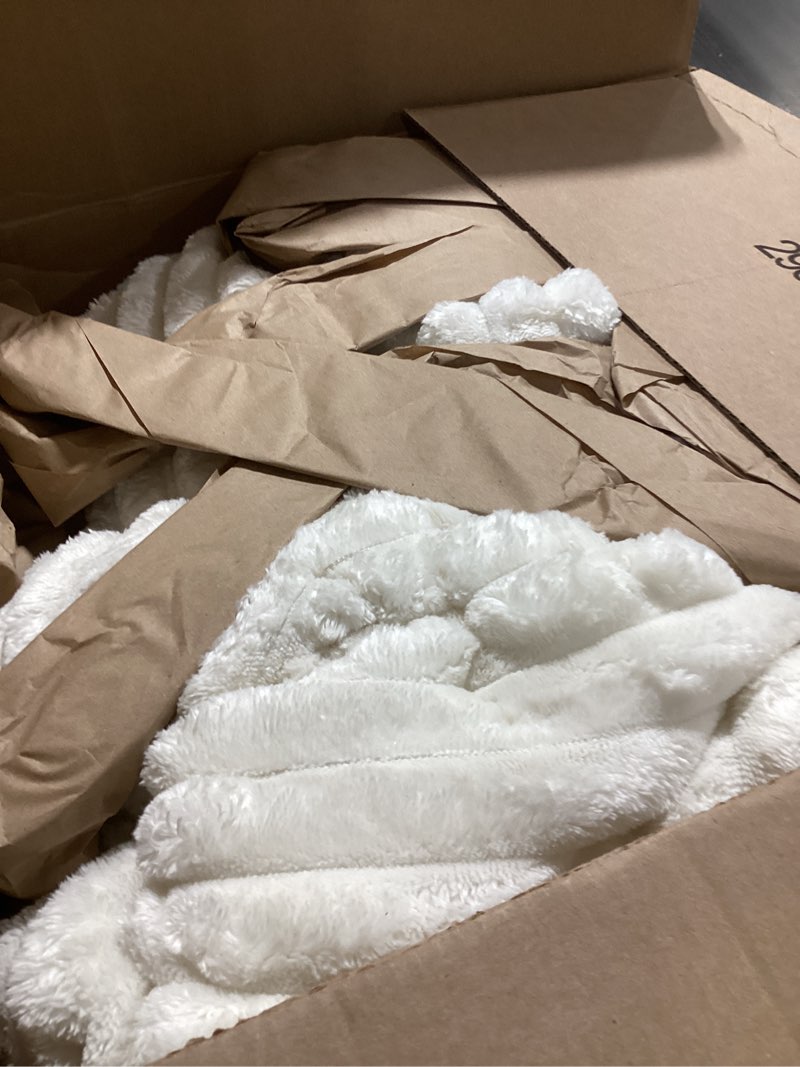 Condition photo showing Good Condition for Bedsure Queen Comforter Set - GentleSoft™ 3 Pieces Fluffy Double-Side Fleece Comforter Set, Cozy Striped Room Decor Aesthetic, Luxury White Bedding Queen Size with 2 Pillowcases, 90x90 Inches Queen (90" x 90") 01 - Cream White