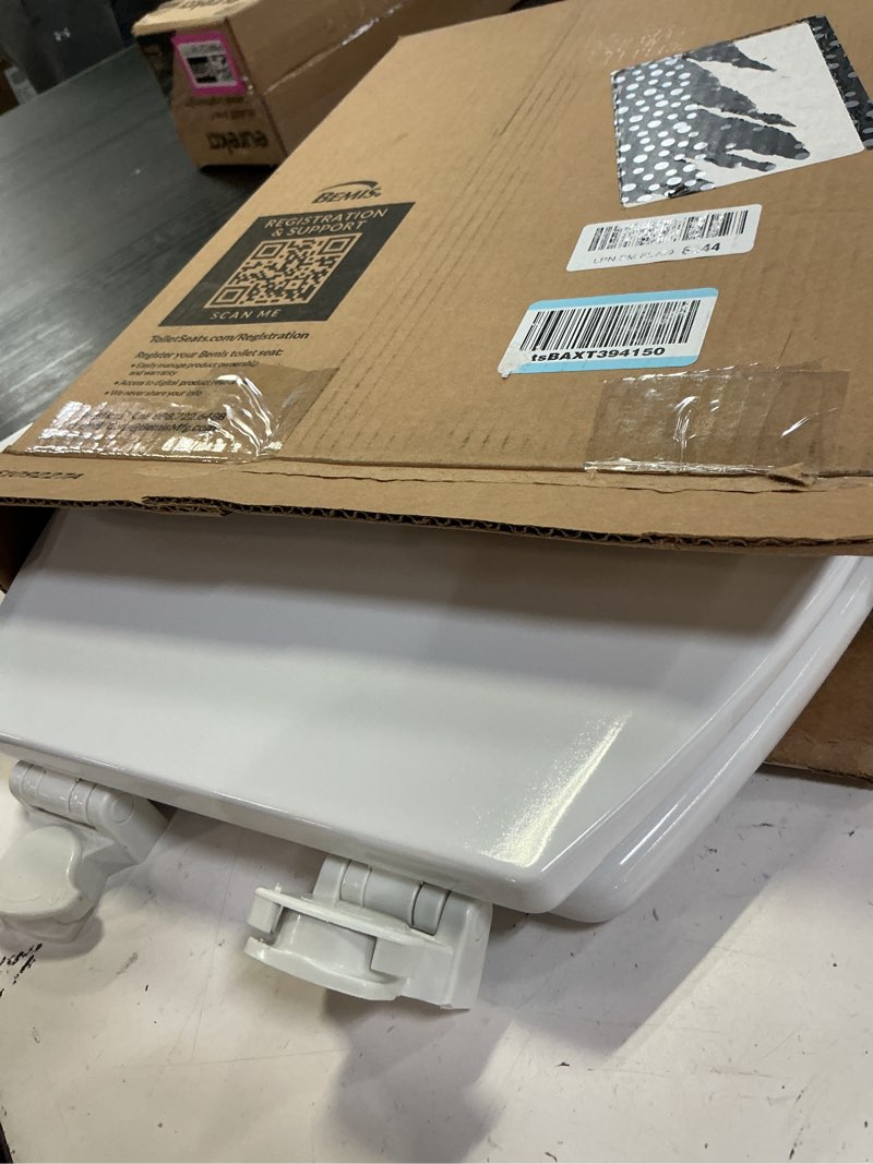 Condition photo showing Good Condition for bemis round enameled wood toilet seat in cotton white with easy•clean hinge