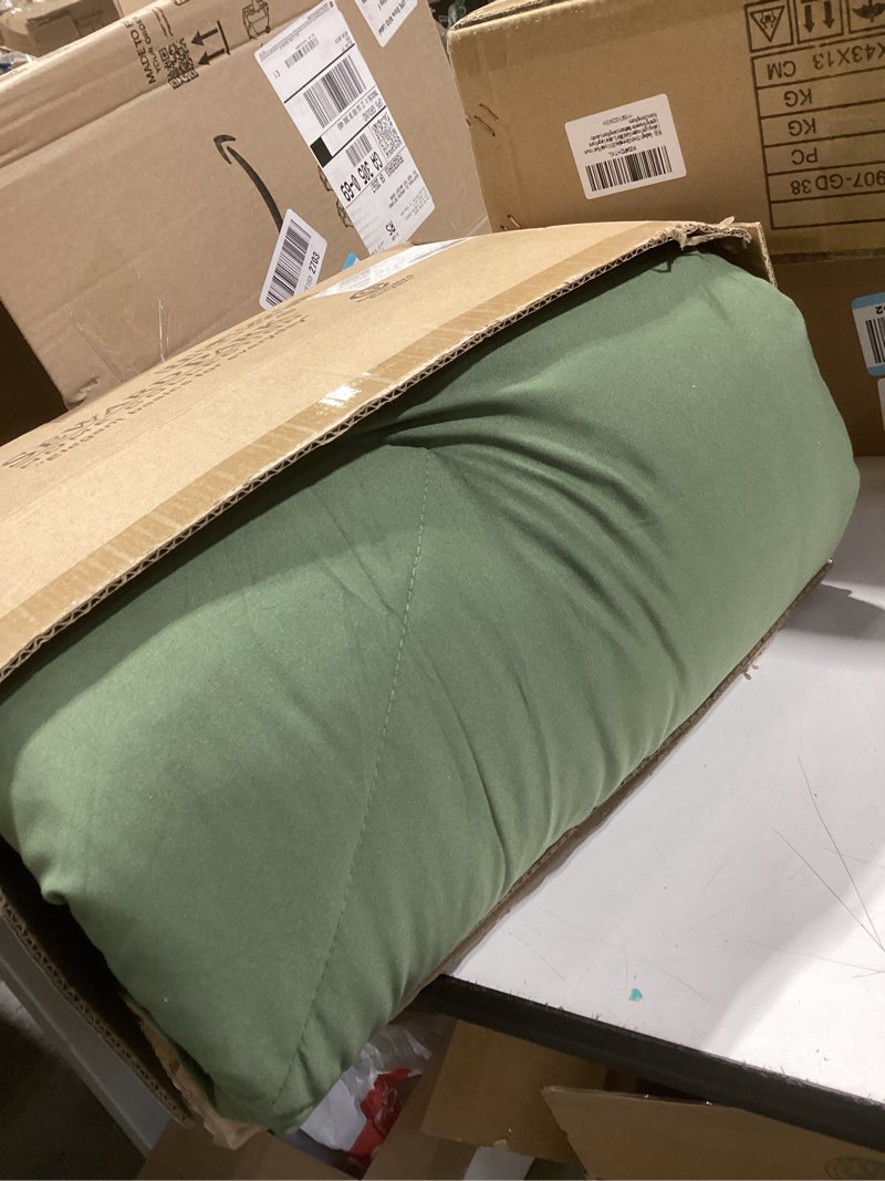 Condition photo showing Good Condition for Seward Park Full Queen Size Forest Sage Green Comforter Reversible Lightweight Boys Bedding Cooling Bedspread All Season Fall Blanket Sage Green/Forest Green Full/Queen