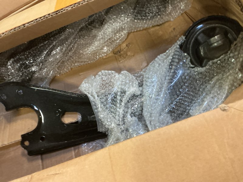 Condition photo showing Good Condition for Rear Left and Right Suspension Trailing Arm with Bushing for Hyundai Tucson 2011-2015, Kia Sportage 2011-2016