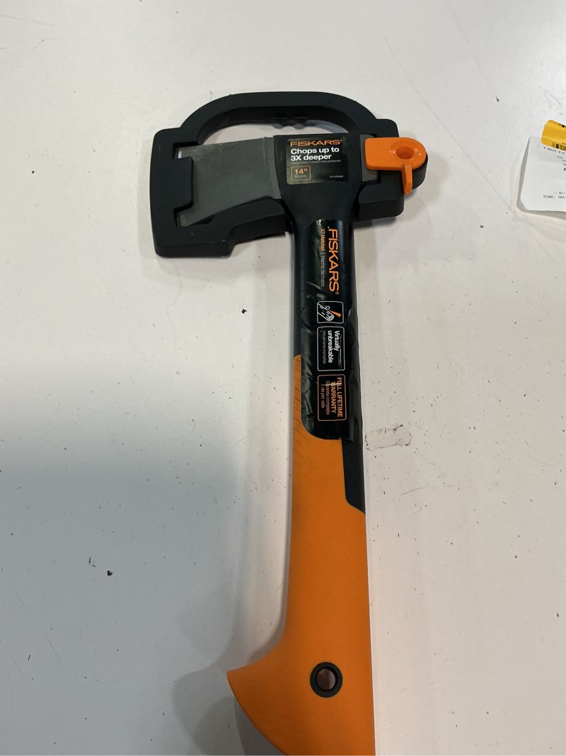 Condition photo showing New/Like New for fiskars x7 1.41 lb single bit splitting hatchet fiberglass handle