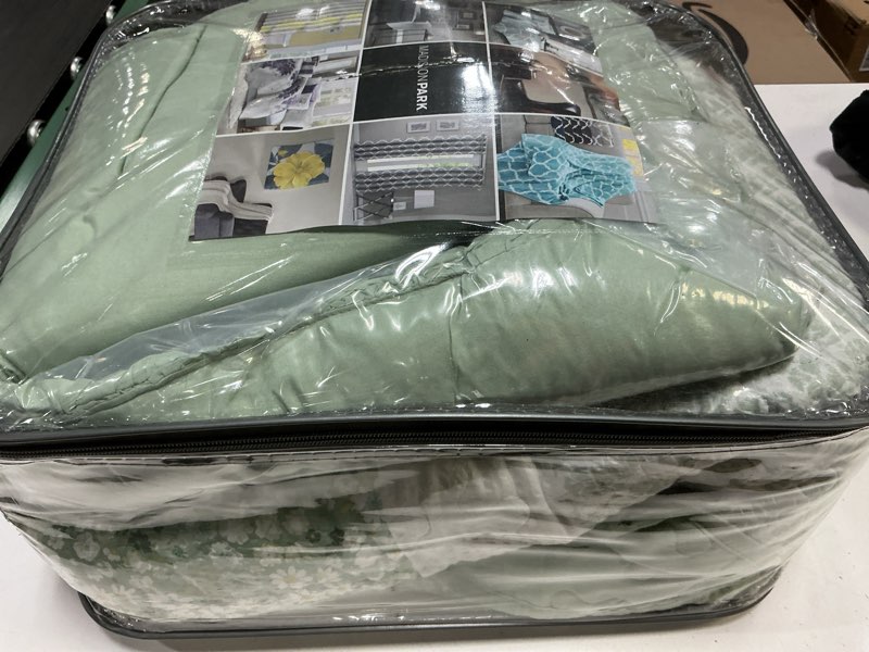 Condition photo showing Good Condition for madison park quilt set, seersucker floral coverlet for king size bed, all season lightweight bedding, farmhouse quilt set, vermicelli quilting, throw pillow, caralie, king/cal king green 4 piece
