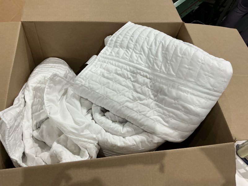 Condition photo showing As Is for similar))))evergracehome cross stitch pre-washed cotton quilt bedding set queen size, oversized 3 pieces lightweight bedspread coverlet for all season, with 2 matching shams, bright white, 92\"x96\" full/queen (92\" x 96\") bright white