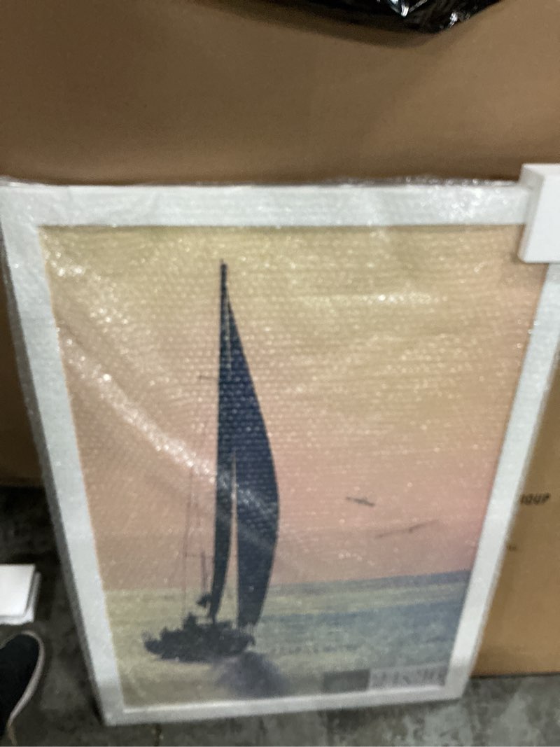 Condition photo showing New/Like New for gallery solutions 24x36 white flat large wall frame