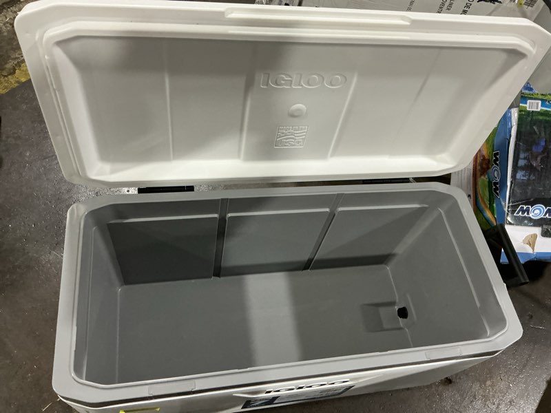 Condition photo showing Good Condition for igloo 150 quart maxcold cooler - convenient design