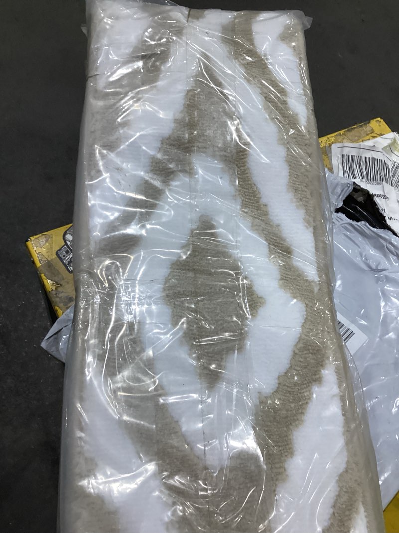 Condition photo showing New/Like New for Sofihas Stair Treads Machine Washable Non-Slip Stair Rug