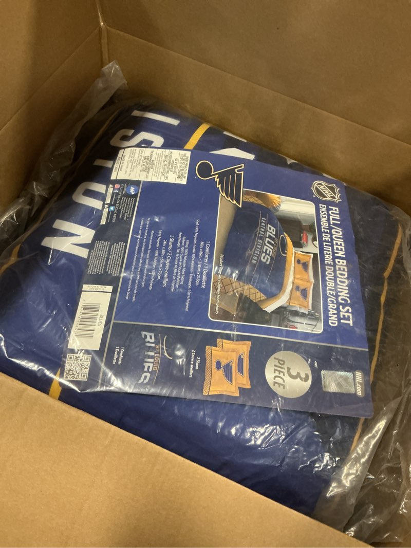 Condition photo showing New/Like New for Northwest NHL St. Louis Blues Unisex-Adult Comforter and Sham Set, Full/Queen, Draft
