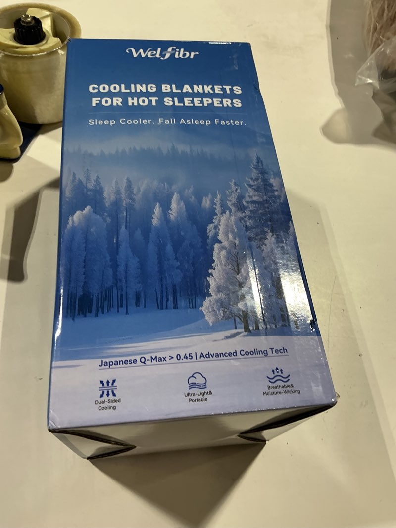 Condition photo showing Good Condition for cooling blanket queen for hot sleepers grey lightweight summer blanket double sided cold soft blankets cool thin ice breathable & absorbs heat machine washable for night sweats 90"x90" cool grey queen (90"x90")