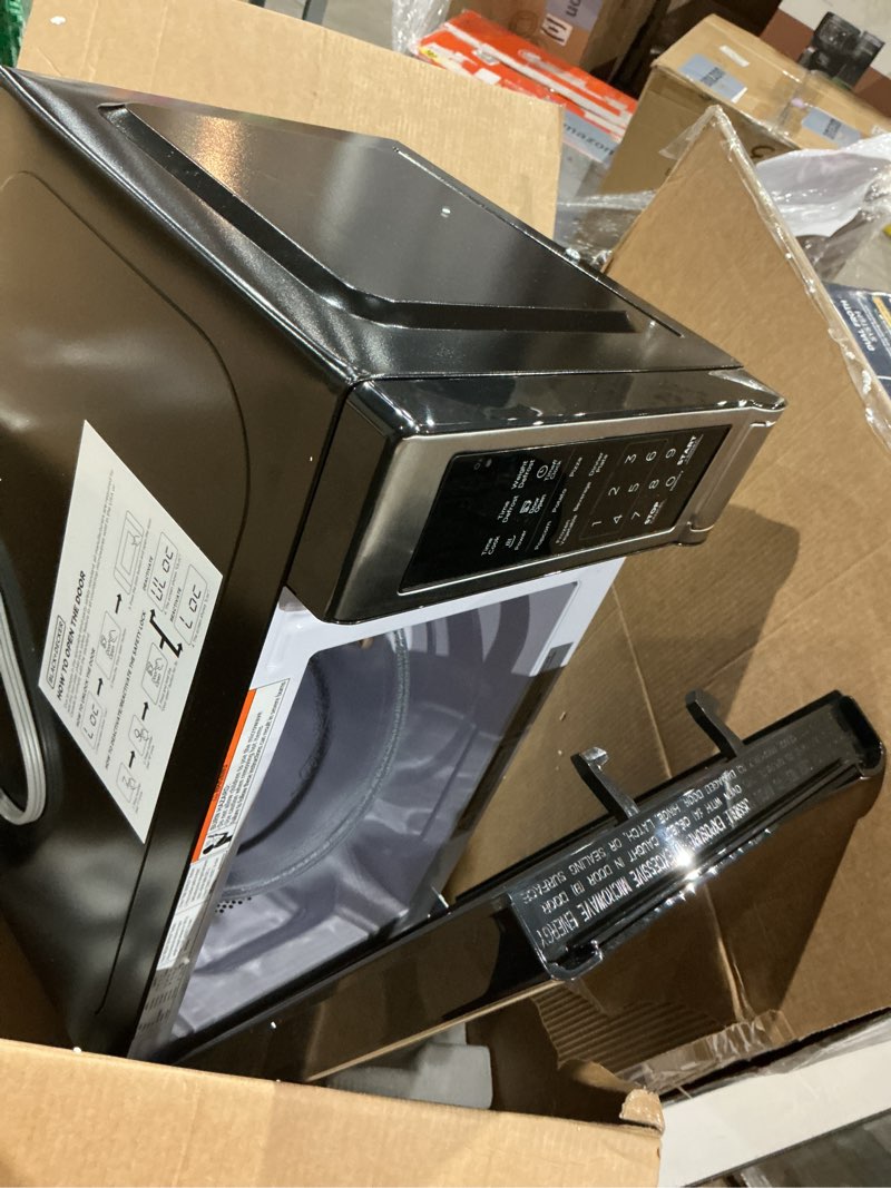 Condition photo showing Good Condition for black+decker em720cb7 digital microwave oven with turntable push-button door, child safety lock, 700w, stainless steel, 0.7 cu.ft 0.7 cu. ft.