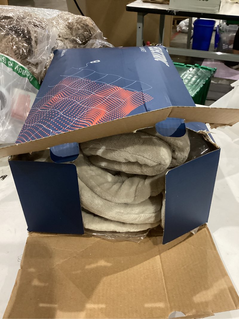 Condition photo showing Good Condition for Bedsure Electric Blanket Twin - Soft Flannel Heated Blanket, Fast Heating with 10 Time Settings & 6 Heat Settings, Warm Gift for Grandma (62x84 inches, Cream) 02 - Cream Twin