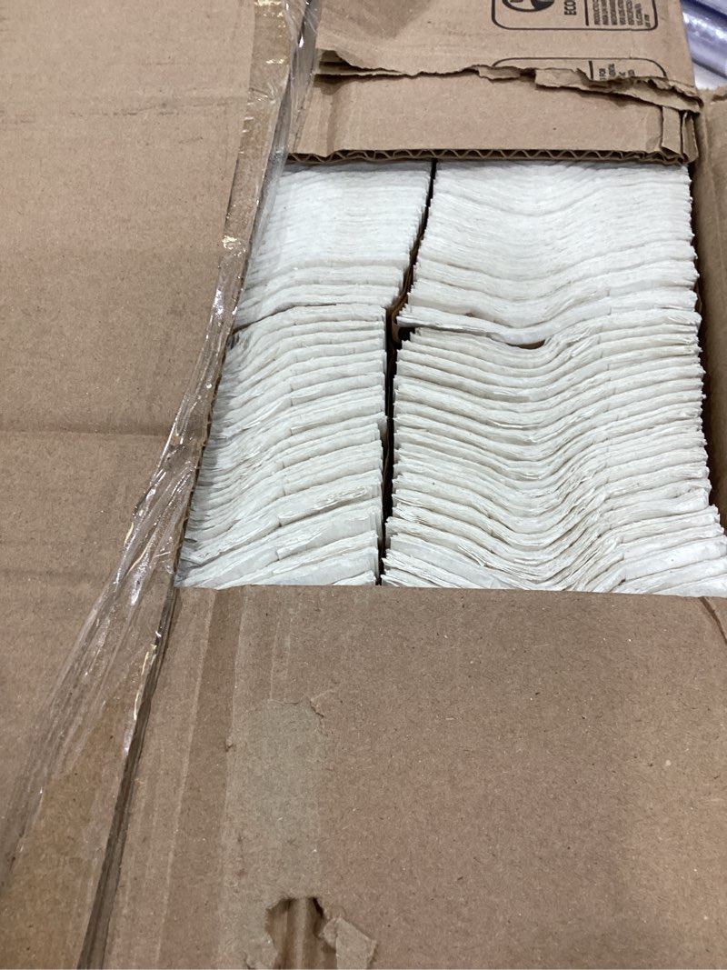 Condition photo showing Good Condition for boardwalk b6220 200 sheets/pack 12 packs/carton c-fold paper towels - white