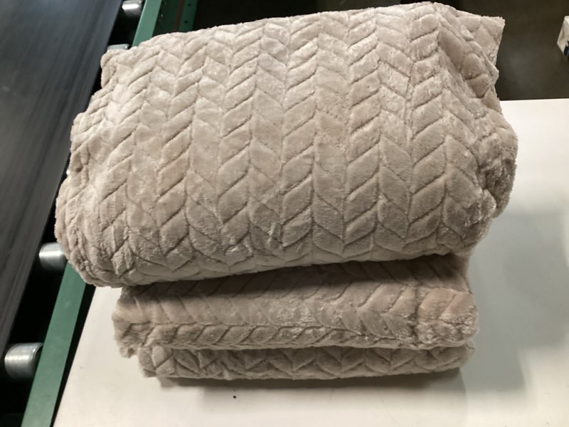 Condition photo showing Good Condition for 3 pc flannel fleecethrow blanket, 50"x70" | 300gsm soft blankets for couch bed, no shedding no pilling wedding decorative throw, machine washable (beige) beige 50"x70" 3