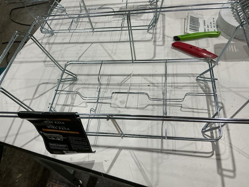 Condition photo showing Good Condition for member's mark chafing stand wire rack, 2 pk.