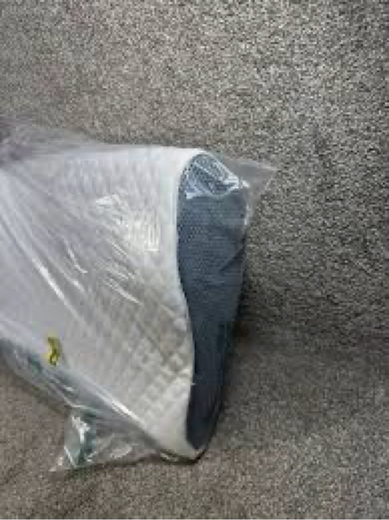 Levnubis wedge pillow