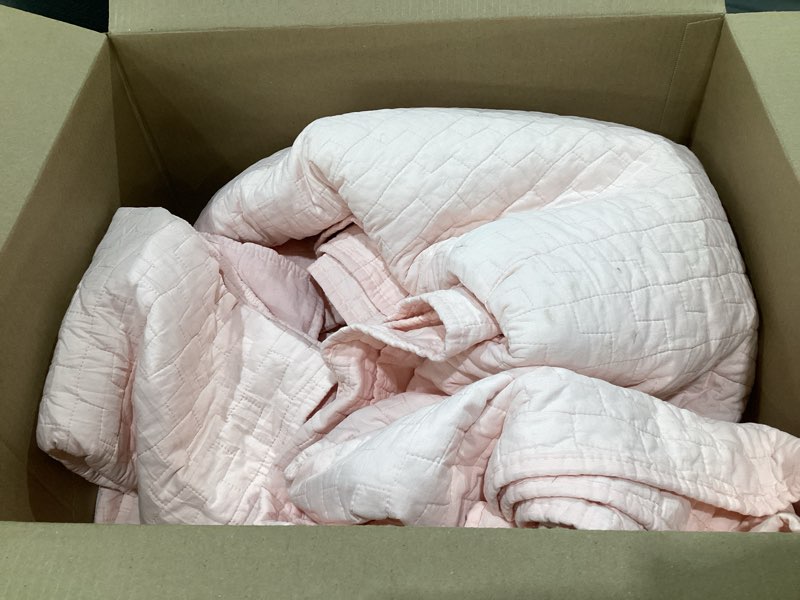 Condition photo showing As Is for Bedsure Quilts  - Ultra Soft Quilt Bedding for Pink Bedroom Decor, Lightweight All-Season Comforter, Dusty Rose Bedspread Coverlet - Dusty Rose - Clover , SIZE UNKNOWN, USED, SIMILAR TO STOCK PHOTOS 
