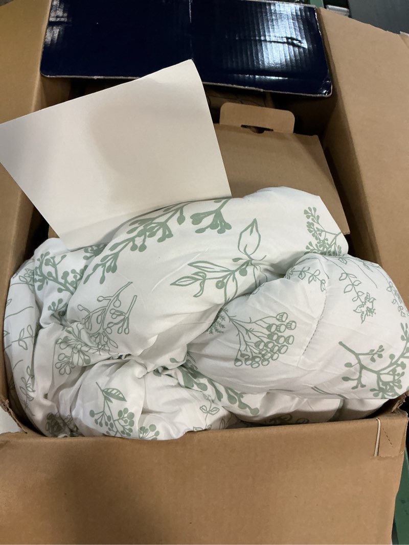 Condition photo showing Good Condition for ((Similar to the photo in the file))Bedsure California King Comforter Set - Sage Green Bed Set, 3 Pieces Cute Floral Bedding, 1 Soft Reversible Botanical Flowers Comforter and 2 Pillow Shams California King 01 - Sage Green