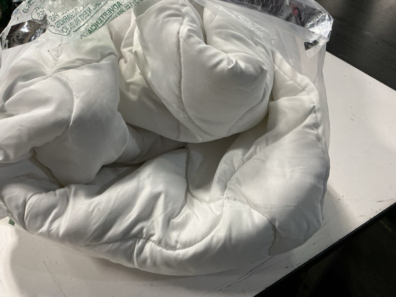 Condition photo showing Good Condition for sleep zone cooling mattress topper, king, white, machine washable, deep pocket, 120gsm microfiber, nanotex cooling fabric, 8-21 inch white king