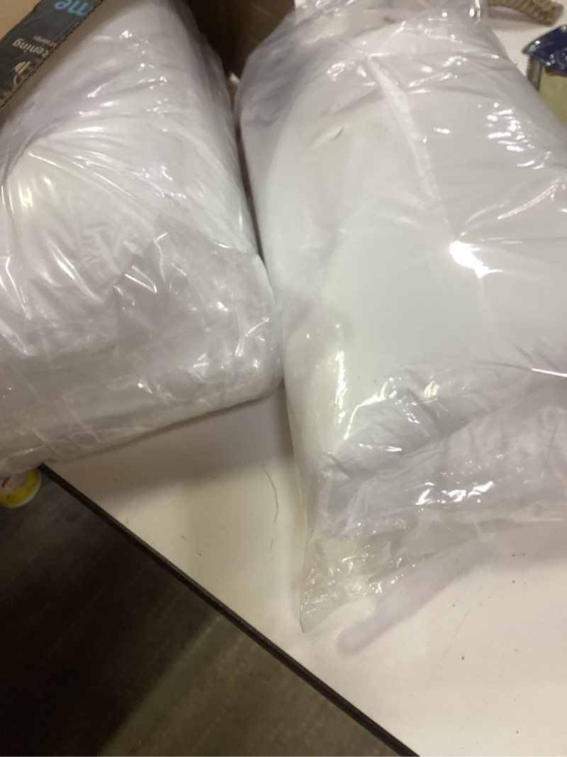 Condition photo showing New/Like New for MIULEE Throw Pillows Inserts, Pack of 4 20x20 Inch 100% Virgin Fiber Filling Bed Couch Pillows