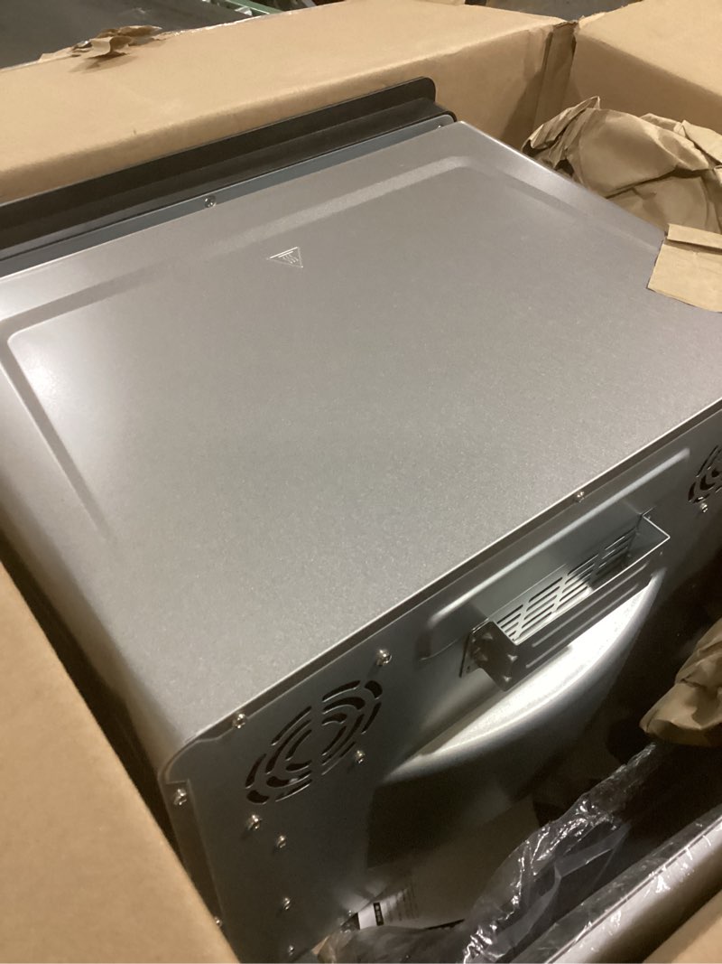Condition photo showing New/Like New for cuisinart 15-in-1 extra-large digital air fryer oven with 9"x13" 2-in-1 pan, air fry 4 lbs of wings, cook a 13 lb turkey or 5+ lb chicken, toast 9 slices of bread, and bake a 13" pizza, toa-112