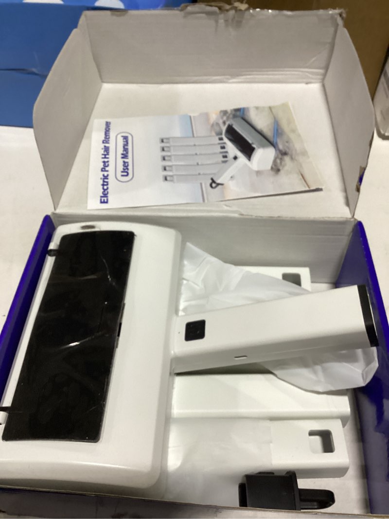 Condition photo showing Good Condition for ChomChom Roller Pet Hair Remover – Original Size Reusable Lint Roller for Cat & Dog Hair on Furniture, Couch, Carpet, Car, Rugs & Bedding – Portable, Eco-Friendly (Black) Black Classic