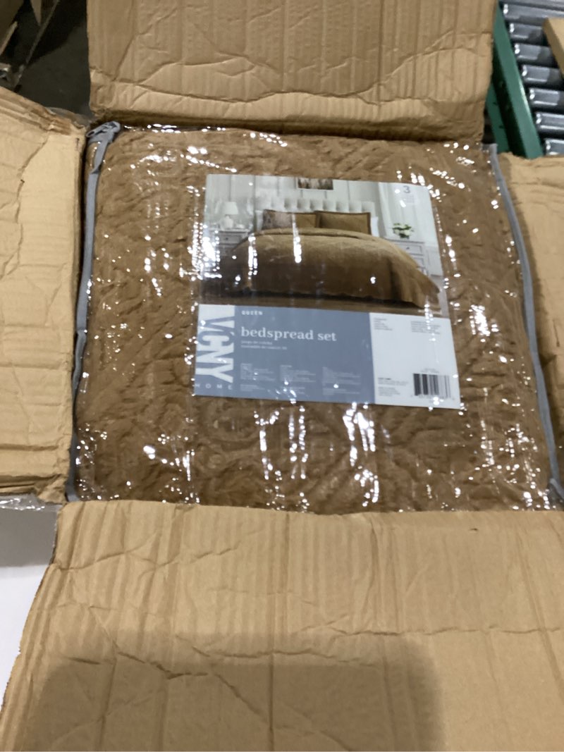 Condition photo showing New/Like New for VCNY Home - Queen Quilt Set, 3-Piece Plush Bedding with Matching Sham, Elegant Room Decor (Westland Caramel, Queen) Queen Westland Caramel