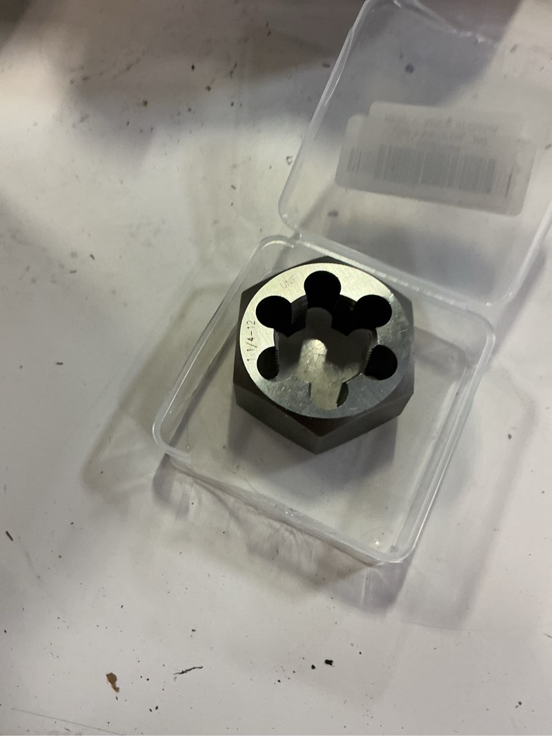Condition photo showing Good Condition for unf hex right hand rethreading die 1-1/4"-12