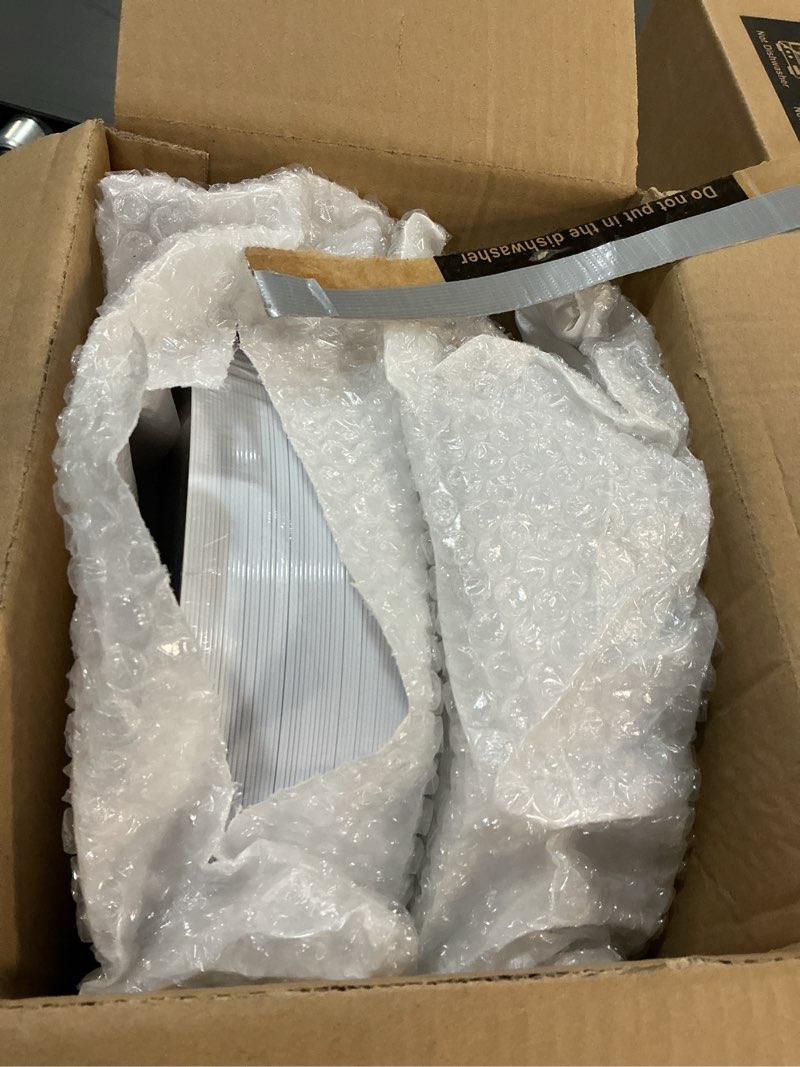 Condition photo showing New/Like New for Goodluck 100PCS Gold Plastic Plates, 10.25 Inch Dinner Plate with Gold Rim, Heavy Duty Disposable Plastic Plates for Party, Wedding, Birthday & Daily Use Gold 10.25 inch