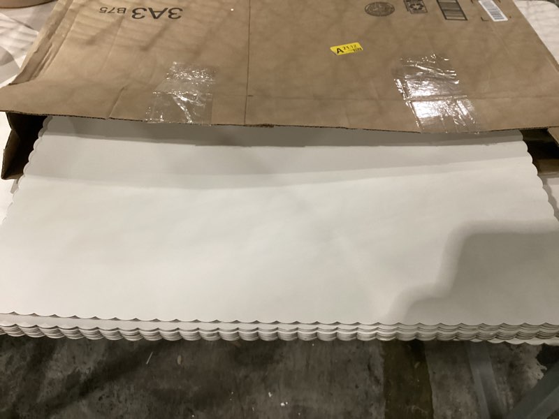 Condition photo showing Good Condition for skyygemm 12 pack 17 x 25 inch greaseproof rectangle cake boards corrugated single wall pad half sheet cake board rectangular scalloped dessert base for pizza (white) 17 x 25 inch white