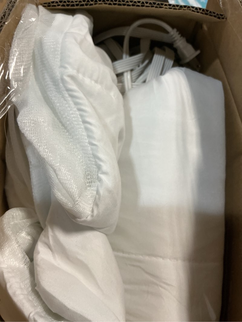 Condition photo showing Good Condition for Sunbeam Electric Restful Quilted Heated Mattress Pad Queen 80" x 60" 12 Heat Settings 12-Hour Auto Shut-Off Extra-Cozy Fabric Deep Pocket Fit Machine Washable White Quilted Vertical Queen