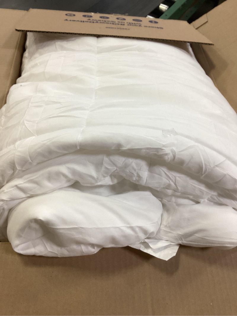 Condition photo showing As Is for Bedsure Oversized King Comforter Duvet Insert, All Season Bed Comforter, Quilted Down Alternative Duvet, Box Stitched Comforters with Corner Tabs, Washable, 116 x 98 Inches (White)
