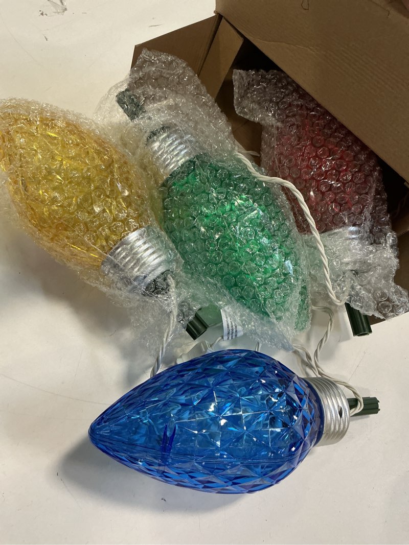 Condition photo showing Good Condition for GE Pathway Markers Random Sparkle 4-Marker Multicolor Light Bulb Christmas Item #5280889 Model #72526LO