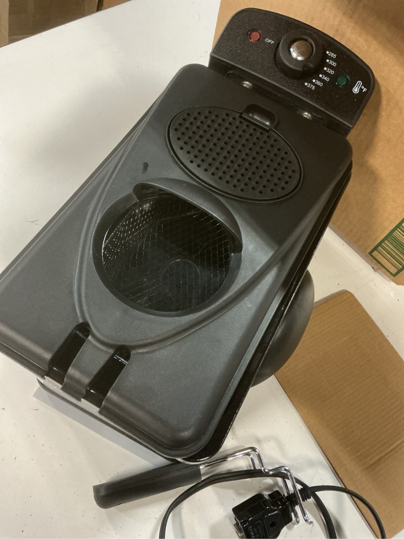 Condition photo showing Good Condition for elite gourmet edf2100 electric immersion deep fryer removable basket adjustable temperature, lid with viewing window and odor free filter, 2 quart / 8.2 cup