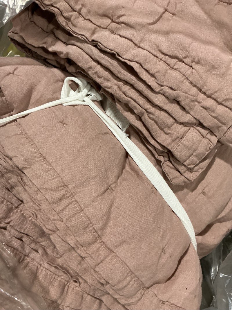 Condition photo showing Good Condition for european linen dream quilt set, queen, mauve
