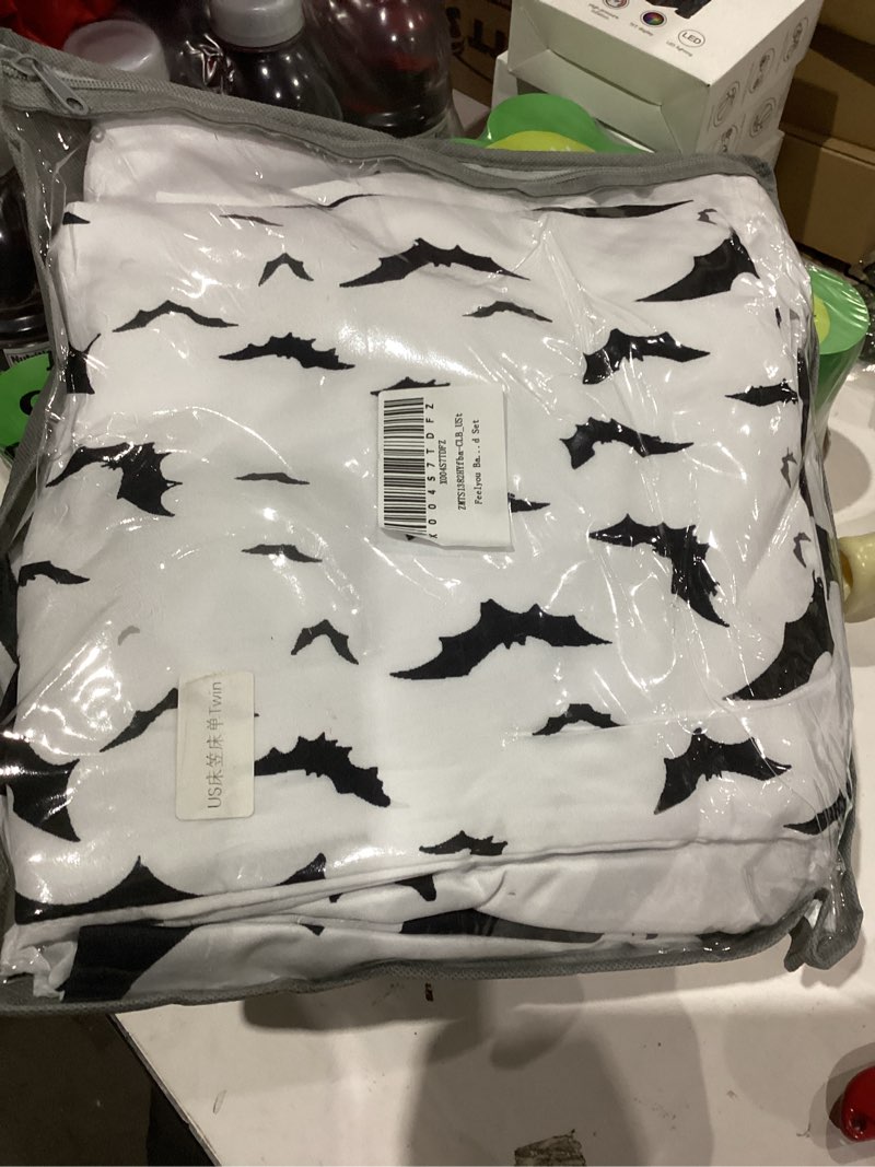 Condition photo showing Good Condition for Feelyou Bats Animal Print Bed Sheets Set Twin Size Happy Halloween Sheet Set for Kids Boys Girls Decor Horror Theme Sheets with Deep Pocket Fitted Sheet Pink Black Bedding Set Witchcraft Bed Set White Black Twin