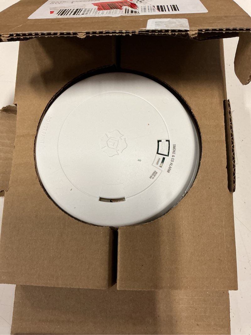 Condition photo showing Good Condition for first alert sm210, 10-year sealed battery smoke alarm with slim profile design, 1-pack 1-pack precision detection sm210