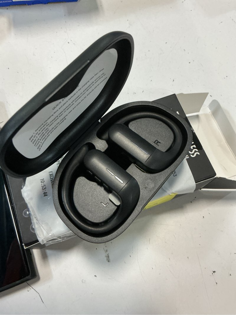 Condition photo showing Good Condition for true wireless bluetooth sport earbuds with charging case