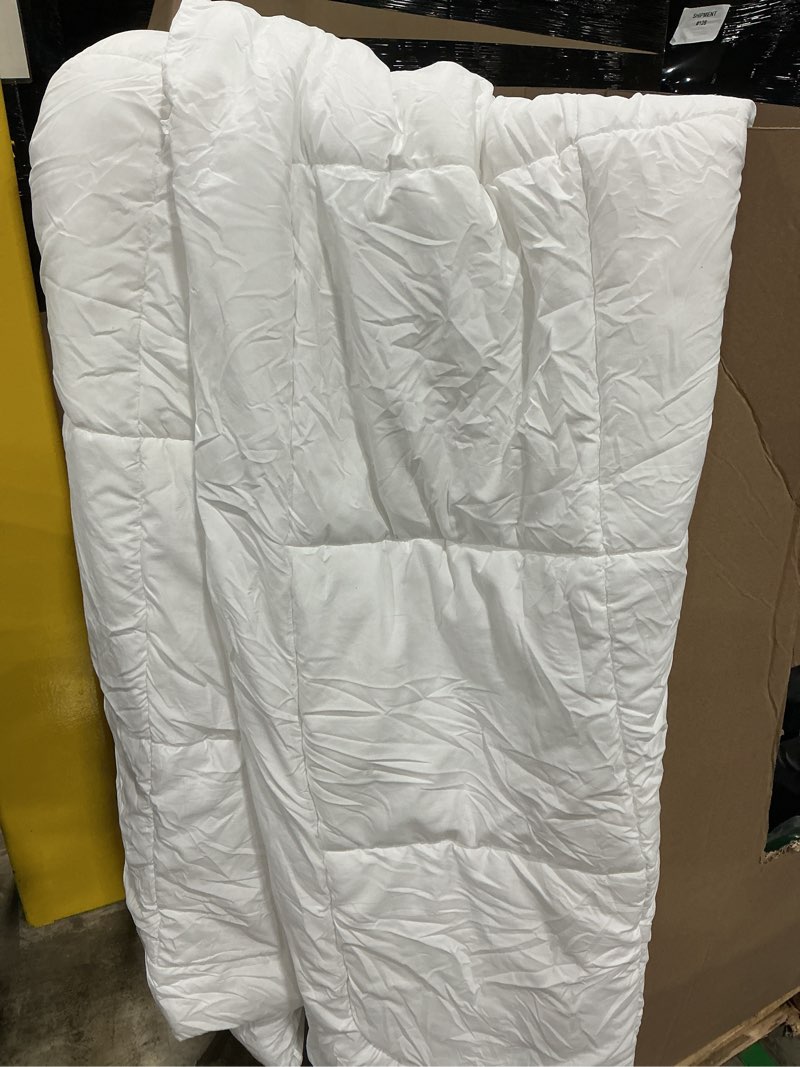 Condition photo showing As Is for comforter duvet insert, quilted comforter with corner tabs, box stitched down alternative comforters twin size (white) twin (pack of 1) white
